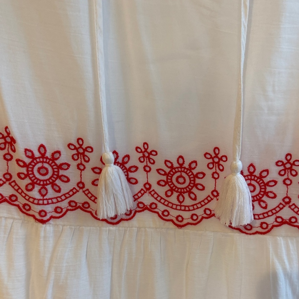 crown & ivy White Sleeveless Tiered Dress with Red Embroidery - Picture 2 of 5